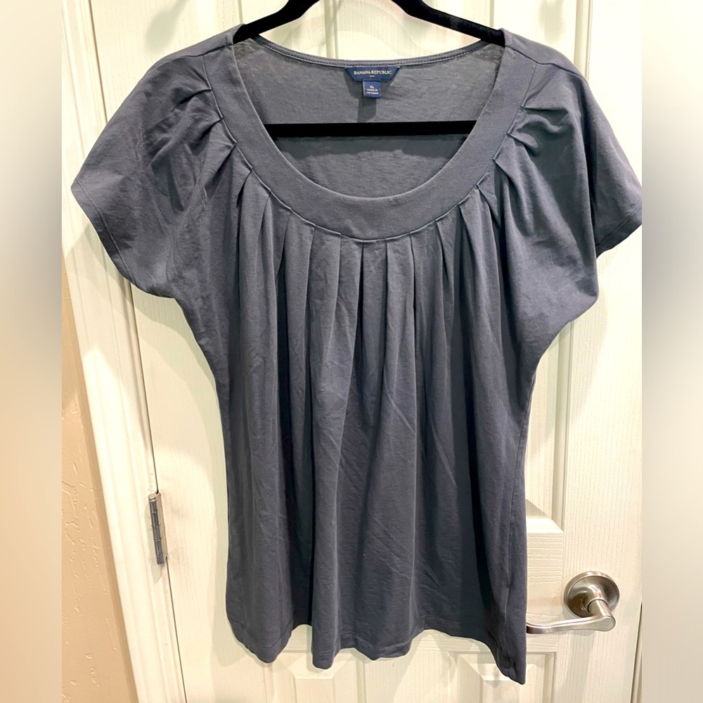 Banana Republic grey pleated top XL